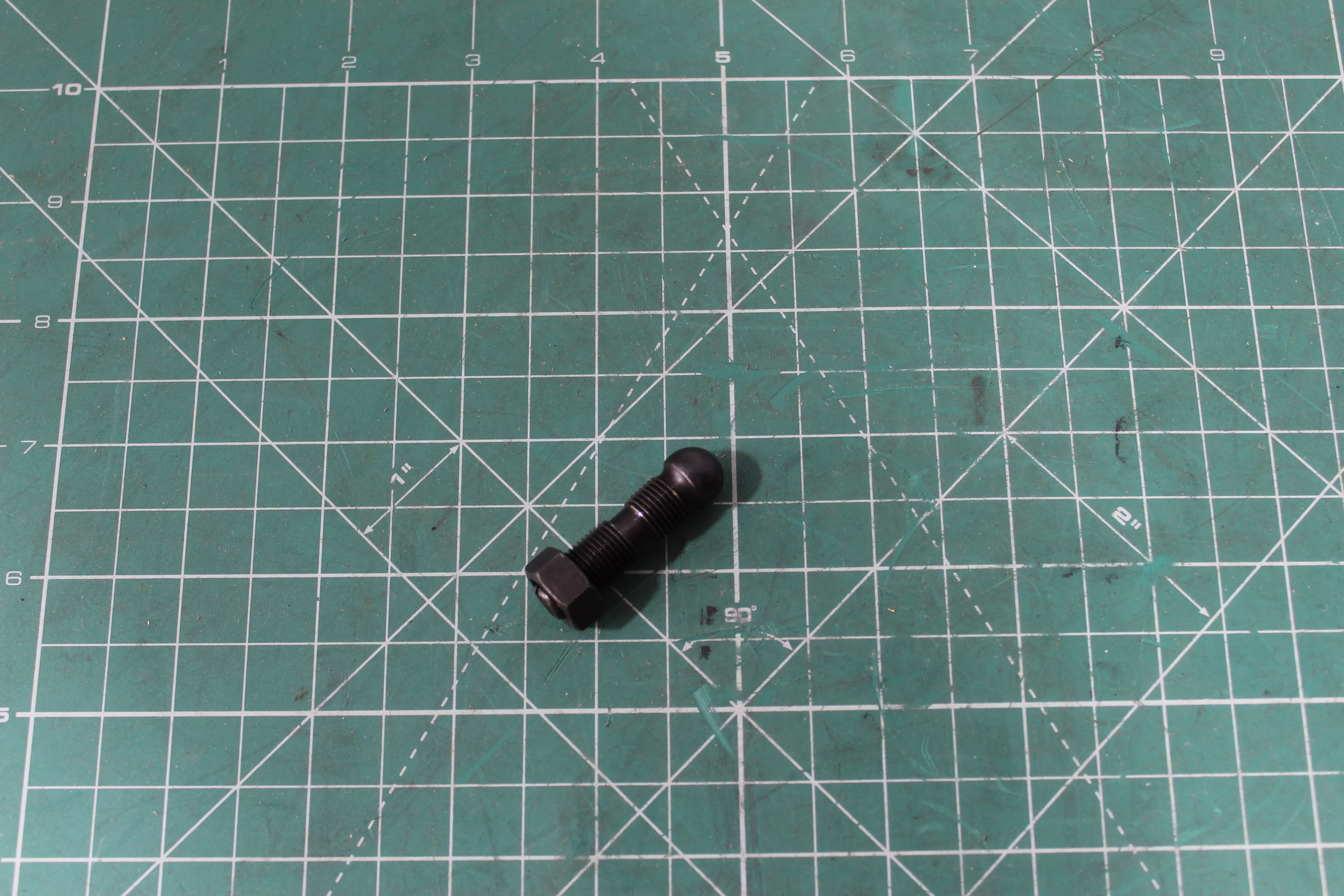 Болт  L40, (регулировочный коромысла) HOWO для грузовиков *