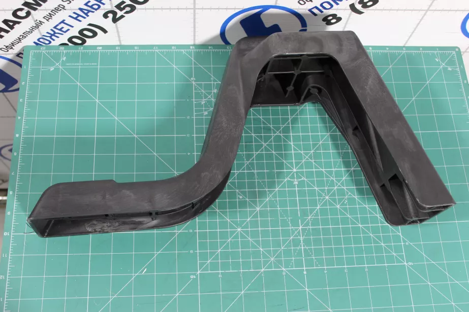 Кронштейн обтекателя кабины (L, средний) SHAANXI, X5000 для грузовиков *