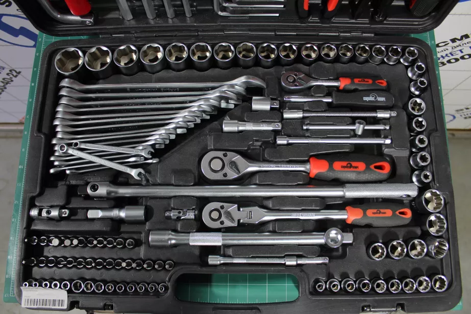 Набор инструментов (142 предмета) СервисКлюч. для грузовиков *