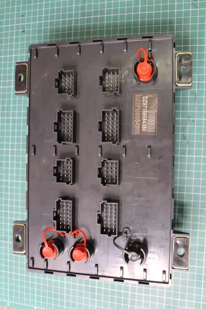 Блок предохранителей SHAANXI, X3000, (DZ97189584390) для грузовиков *