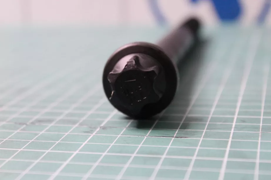 Болт ГБЦ D18, L245, CREATEK, MC11, (CK4102) для грузовиков *