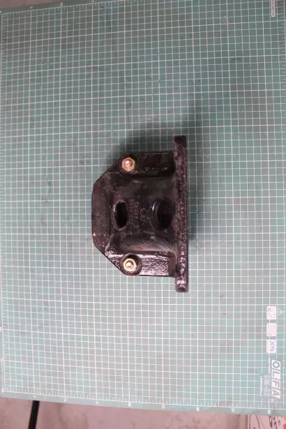 Кронштейн отбойника задней рессоры SHAANXI для грузовиков *