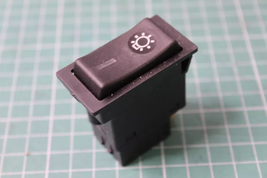 Клавиша габаритных огней Howo HOWO для грузовиков *