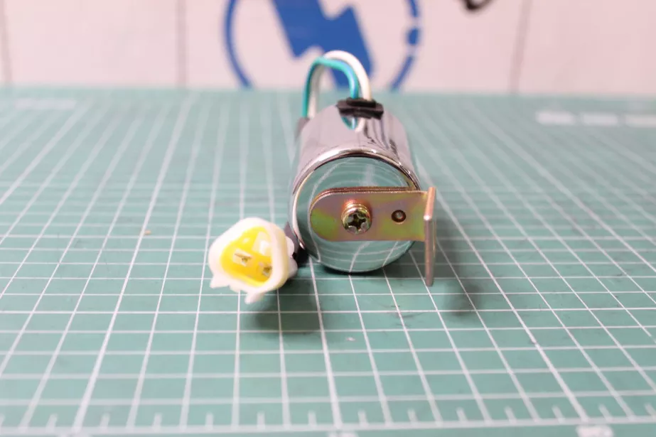 Клапан электромагнитный воздушного сигнала  с датчиком HOWO, A7 для грузовиков *