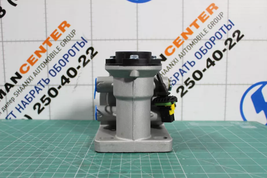 Кронштейн топливного фильтра грубой очистки PL420 (с электронасосом и подогревом) SHAANXI, Евро-5 для грузовиков *