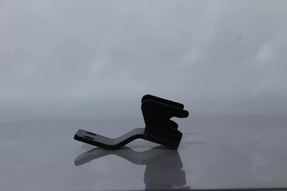 Кронштейн межмостового обтекателя (Нижний) SHAANXI, X6000 для грузовиков *