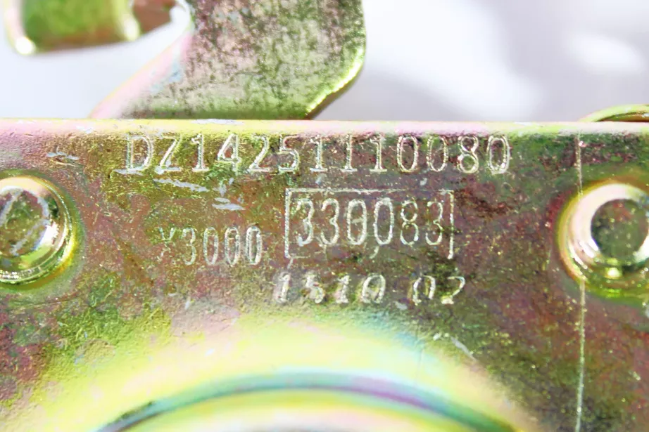 Замок капота (в сборе с тросом) SHAANXI для грузовиков *