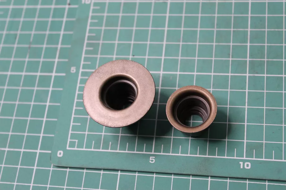 Колпачок маслосъёмный (комплект 12 шт.) CREATEK, Евро-2, Евро-4, (CK8974, CK8975) для грузовиков *