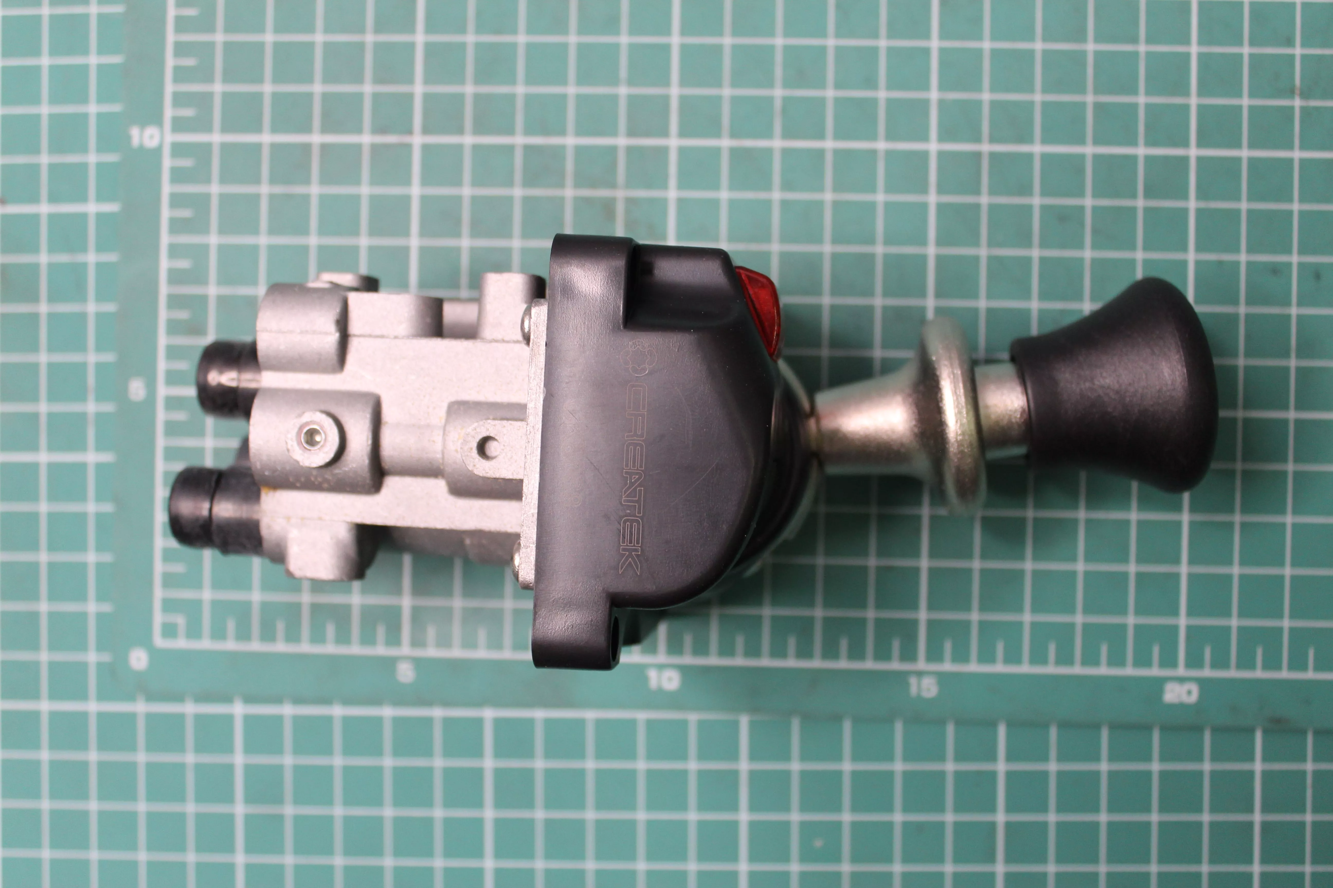 Кран подъема кузова (3 выхода) CREATEK, (CK8868) для грузовиков *