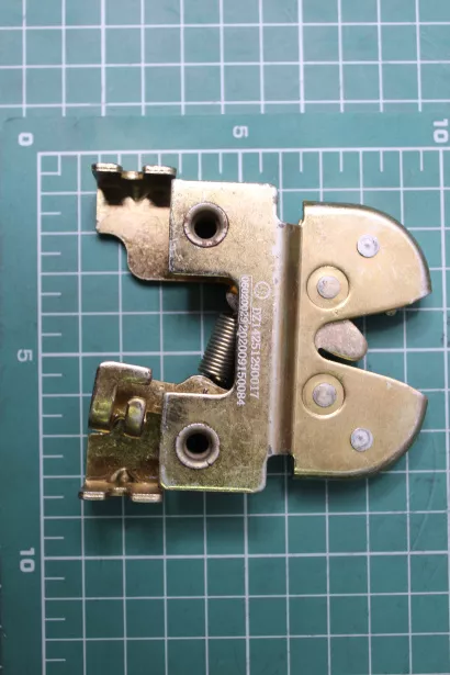 Замок инструментального ящика SHAANXI, X3000 для грузовиков *