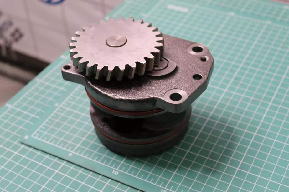 Насос масляный CUMMINS, ISM11, (4003960) для грузовиков *