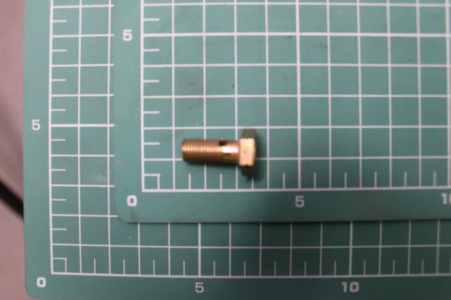 Болт штуцерный ТНВД D8, L22, HOWO для грузовиков *