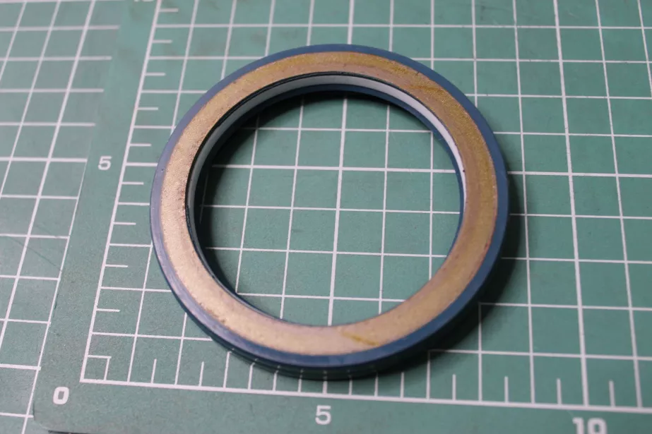 Сальник шкворня D75, H7,5, (57*75*7,5) SHAANXI, X3000, 6X6, (06.56279.0181) для грузовиков *