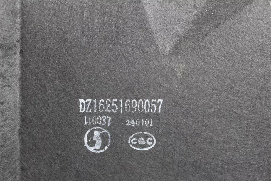 Панель грязезащитная двигателя (L) SHAANXI, X6000 для грузовиков *