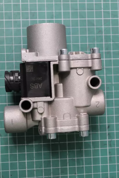 Кран (клапан) электромагнитный ABS HOWO для грузовиков *