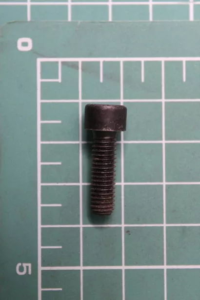 Болт корпуса подшипника переднего моста  L38, ((шестигранный) M12x1.75) SHAANXI для грузовиков *