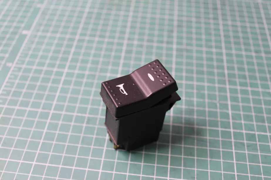 Клавиша звукового сигнала Howo A7 HOWO для грузовиков *