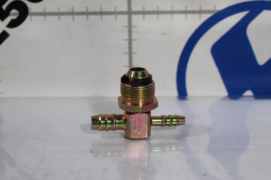 Штуцер воздушных трубок тройник с клапаном NG12, Ф12 SHAANXI. для грузовиков *