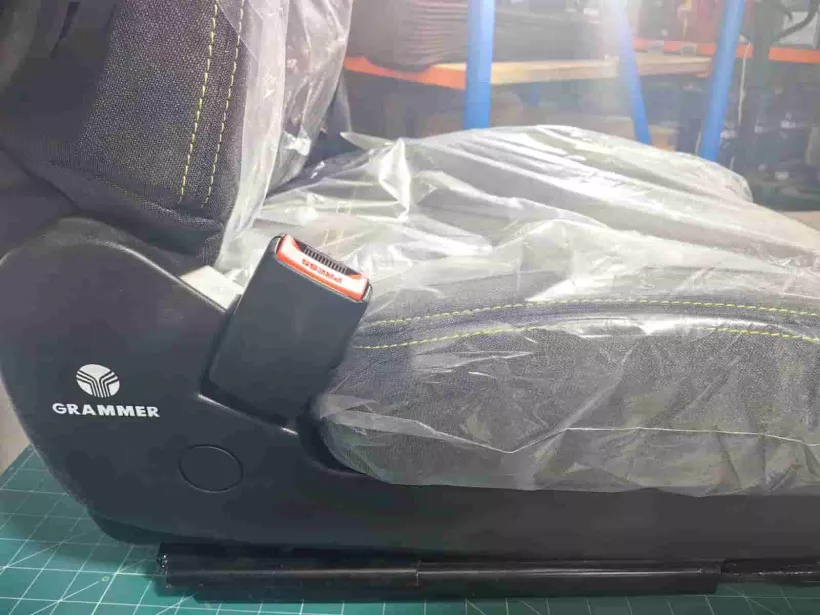 Сиденье водительское (пневматическое) SHAANXI, X5000, (DZ14251510102). для грузовиков *