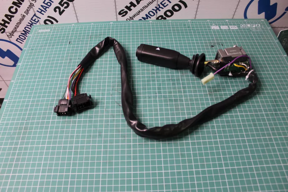 Переключатель поворотов (чёрные фишки) CREATEK, F2000, F3000, (CK8329) для грузовиков *