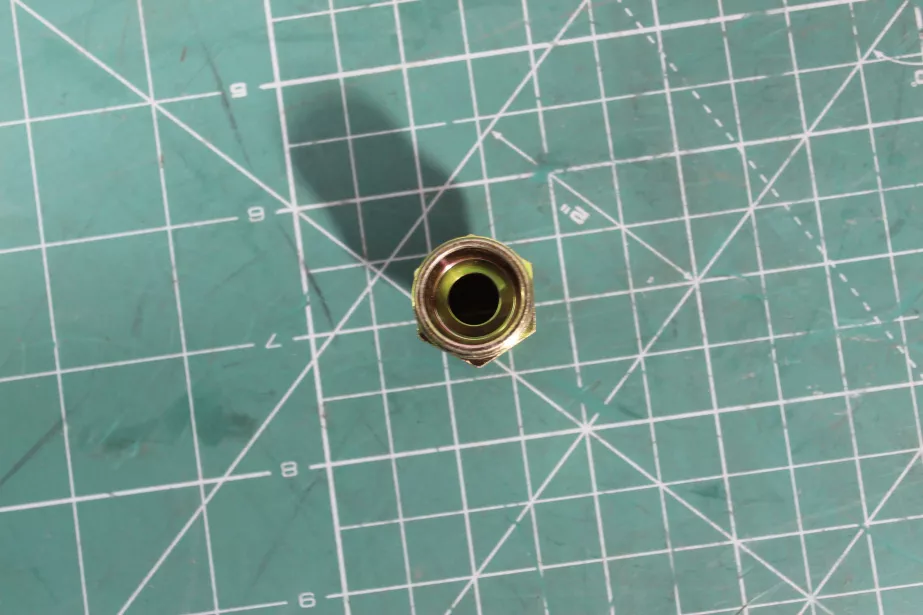 Штуцер соед.трубки подачи масла в турбину SITRAK, MC11. для грузовиков *