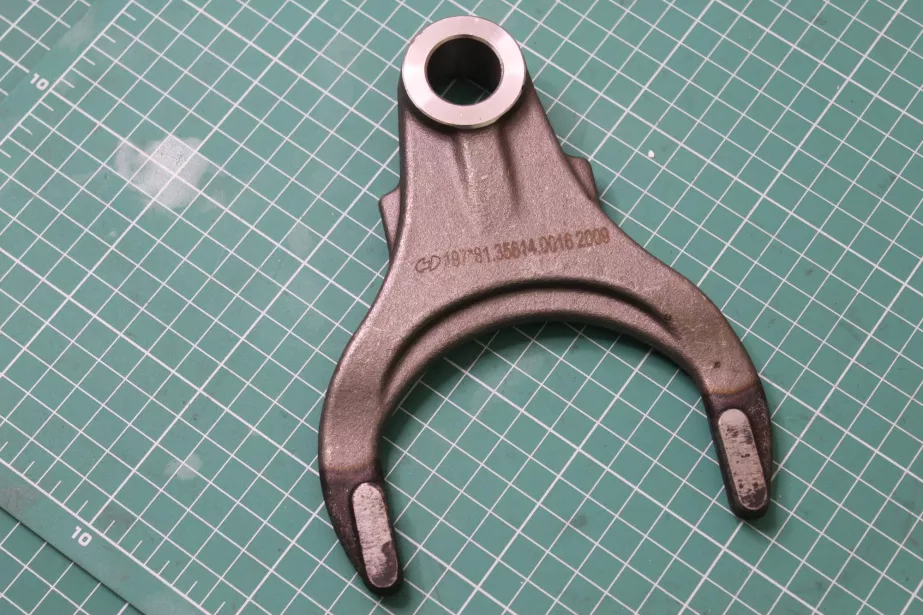 Вилка блокировки МКД SHAANXI, X6000, HDZ440 для грузовиков *