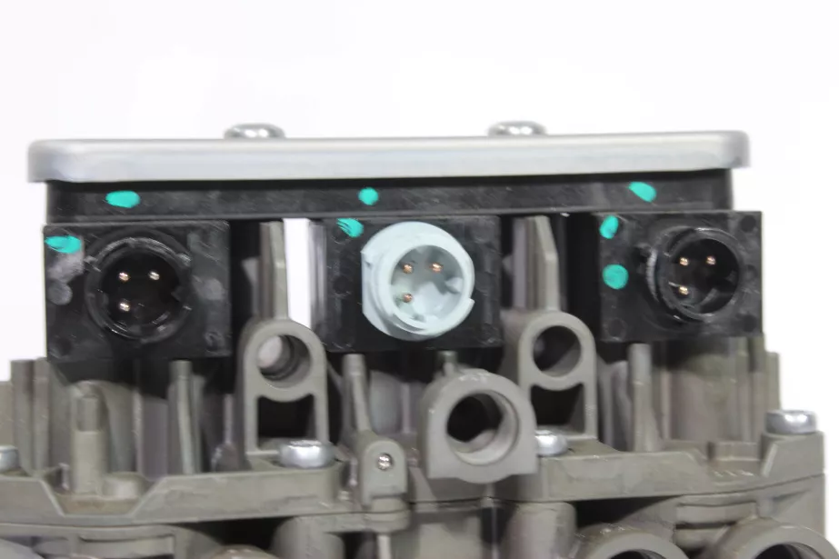 Клапан электромагнитный заднего моста (ABS+ASR) SHAANXI, X6000 для грузовиков *