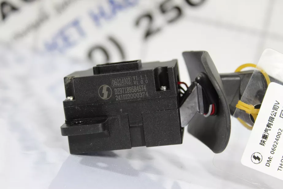 Переключатель подрулевой (R) SHAANXI, X5000 для грузовиков *