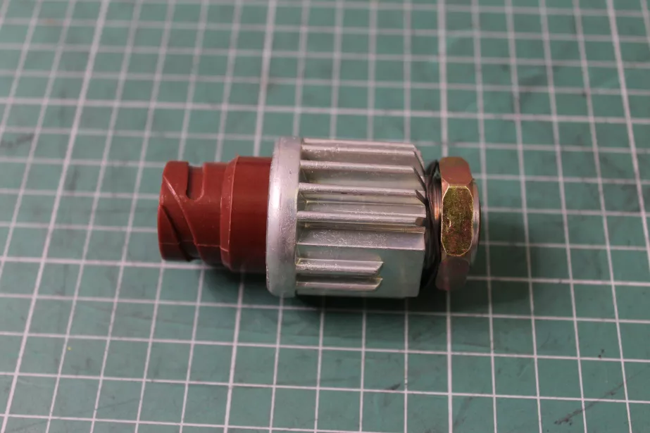 Датчик стоп-сигнала SHAANXI для грузовиков *