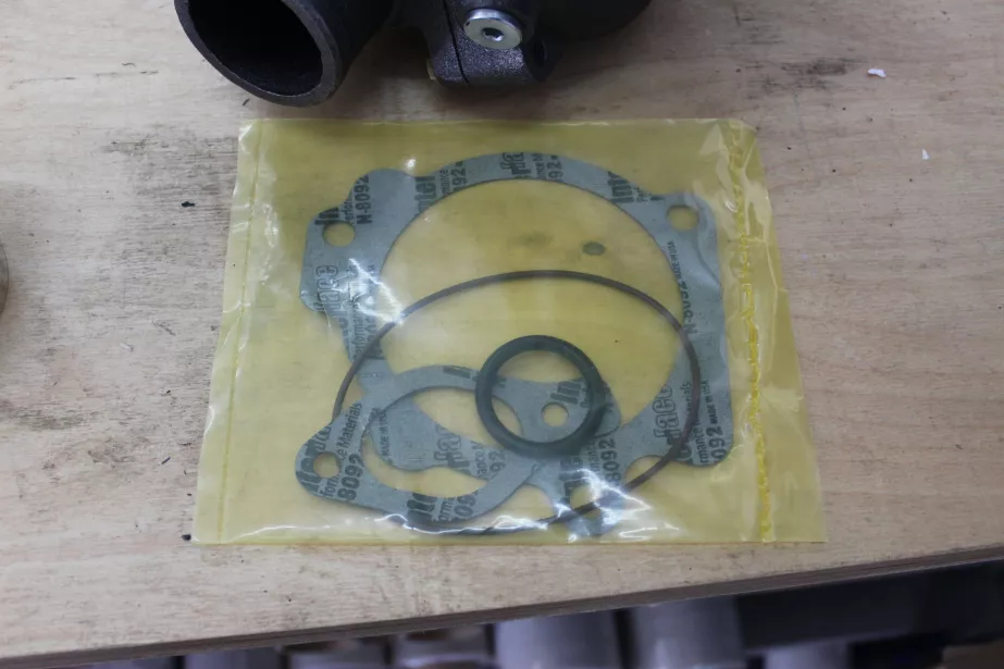 Насос водяной (короткий вал) CUMMINS, ISM11, (4955706,3800479,4003929,3073695,4972857 ) для грузовиков *