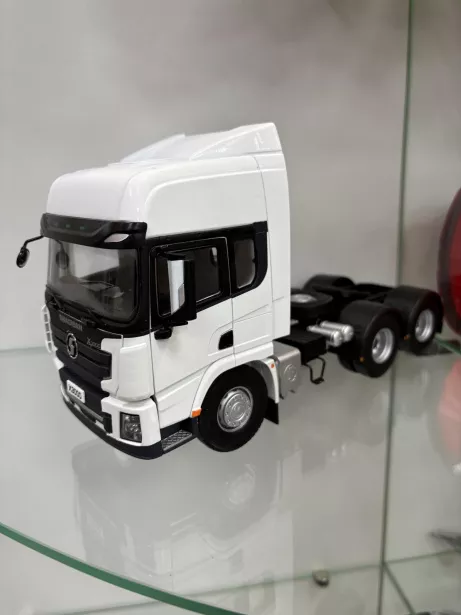 Моделька (Тягач, 6х4 1:25) SHAANXI, X3000 для грузовиков *