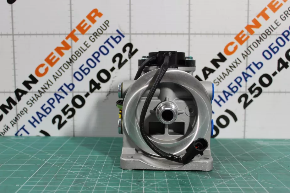 Кронштейн топливного фильтра грубой очистки PL420 (с электронасосом и подогревом) SHAANXI, Евро-5 для грузовиков *