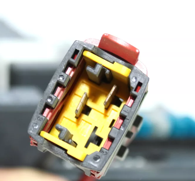 Блок предохранителей и реле HOWO, (WG9719581023) для грузовиков *