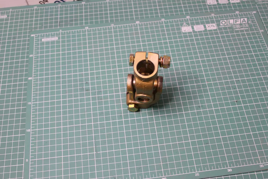 Крестовина карданного вала рулевого управления (с фланцами) HOWO для грузовиков *