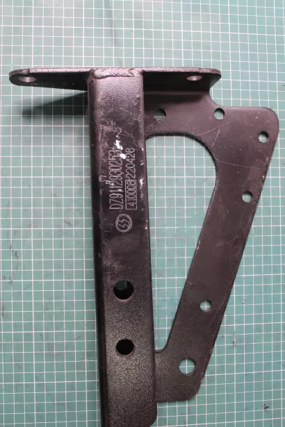 Кронштейн крепления переднего спойлера (R) SHAANXI для грузовиков *