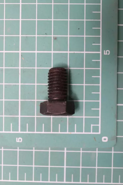 Болт крепления нижнего люка L33, (M12x1.75) FULLER для грузовиков *