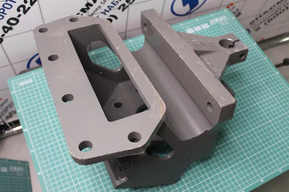 Кронштейн передней рессоры (FR) HOWO, A7 для грузовиков *