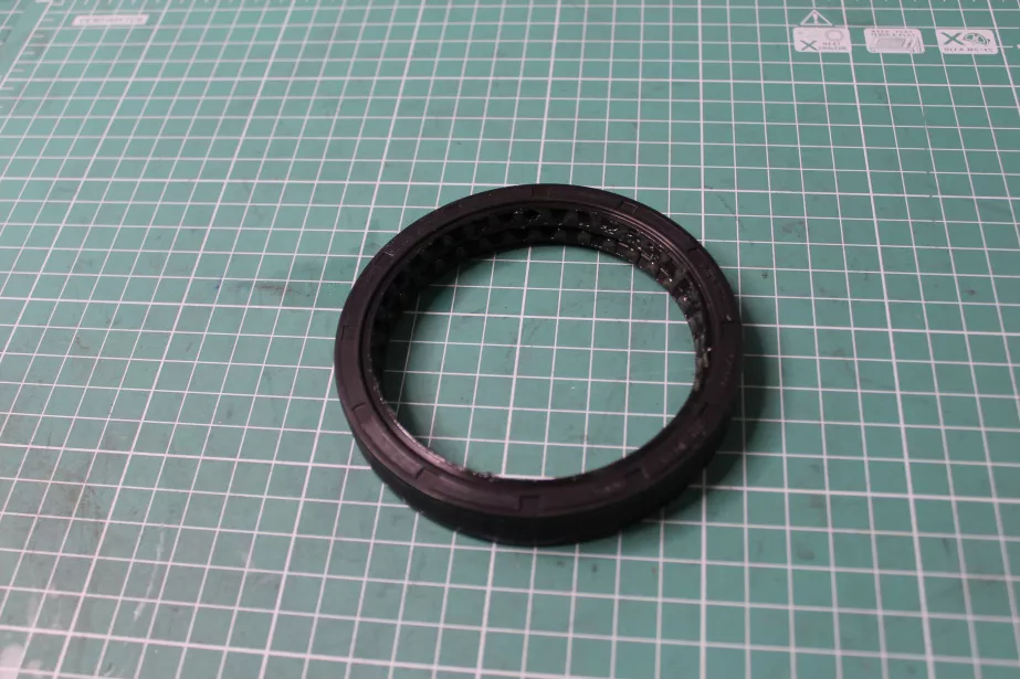 Сальник проходного вала редуктора среднего моста (85*105*16) CREATEK, (CK8344, WG9231328772) для грузовиков *