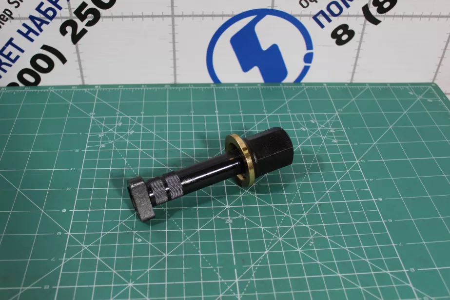 Шпилька колеса D22, L130, (Rear, с насечкой, с пылезащитным колпачком) AUTOMAX, (AM1292) для грузовиков *