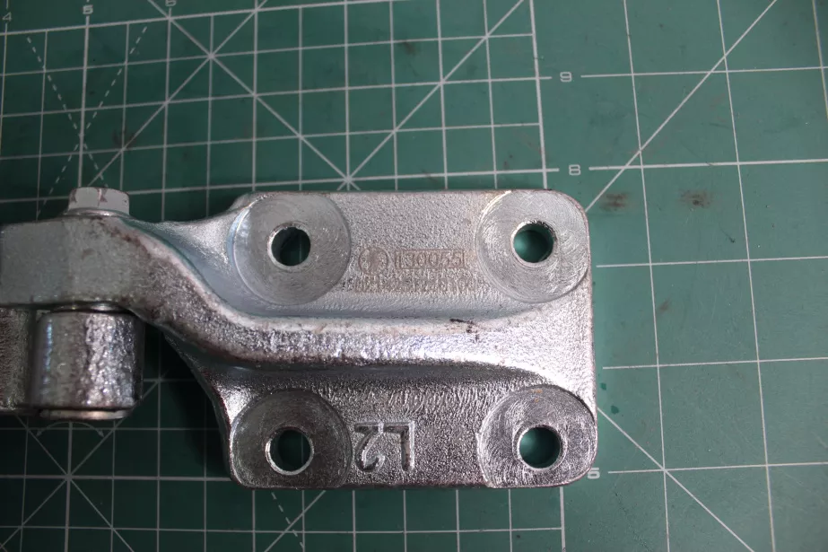 Петля двери (L, нижняя) SHAANXI, X3000, X5000 для грузовиков *