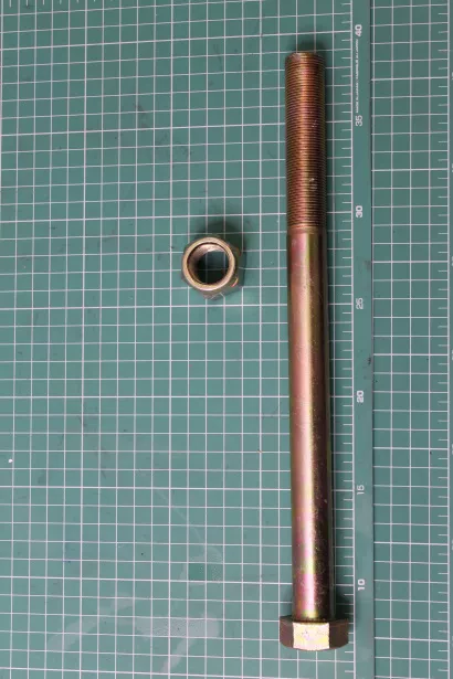 Болт D22, L300, (крепления подушки задней рессоры) HOWO для грузовиков *