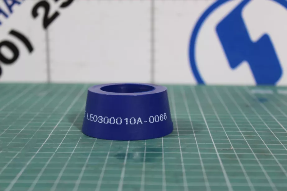 Втулка заднего стабилизатора (Rear, конусная,пластик) LEO TRADE, (LEO300010A) для грузовиков *