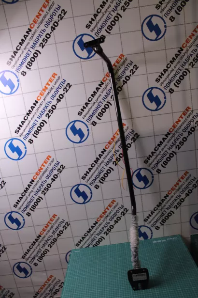 Стойка зеркала заднего вида D24, (L, нового образца) SHAANXI, F2000 для грузовиков *