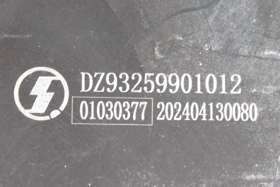 Кронштейн крепежный боковой защиты (R) SHAANXI, X6000 для грузовиков *