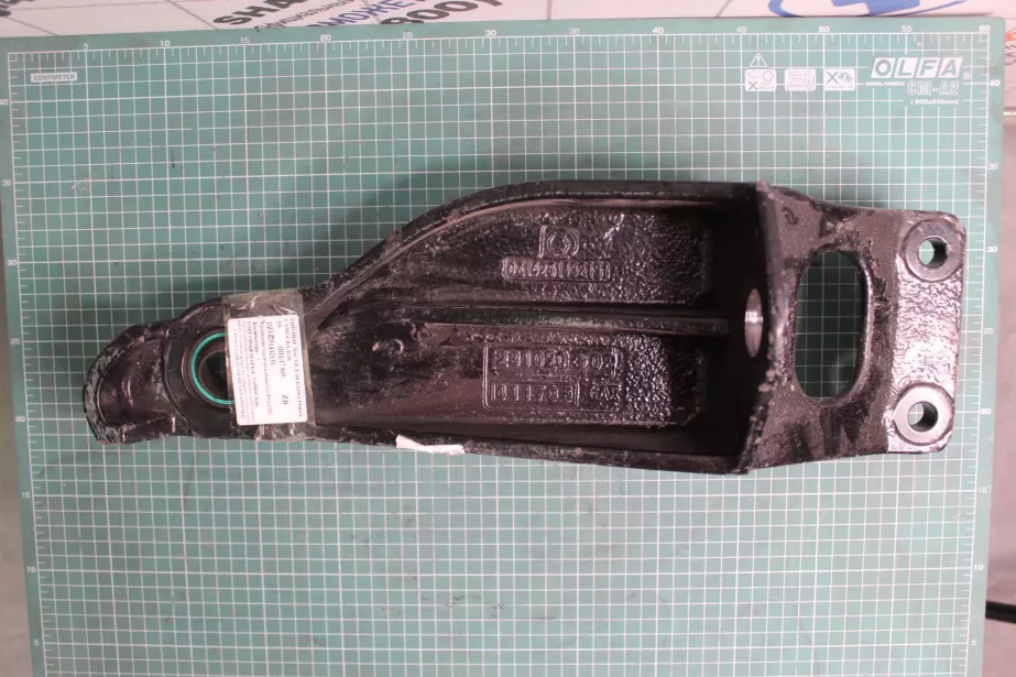 Кронштейн торсиона кабины (L) SHAANXI, X5000 для грузовиков *