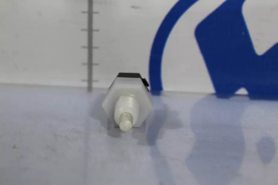 Датчик закрывания двери HOWO для грузовиков *