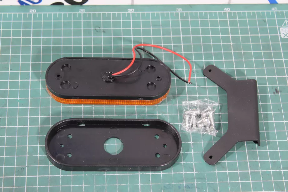 Фонарь указатель габаритов вдоль борта (Оранжевый, Пластик, 12-24V,с кронштейном) LED Light для грузовиков *