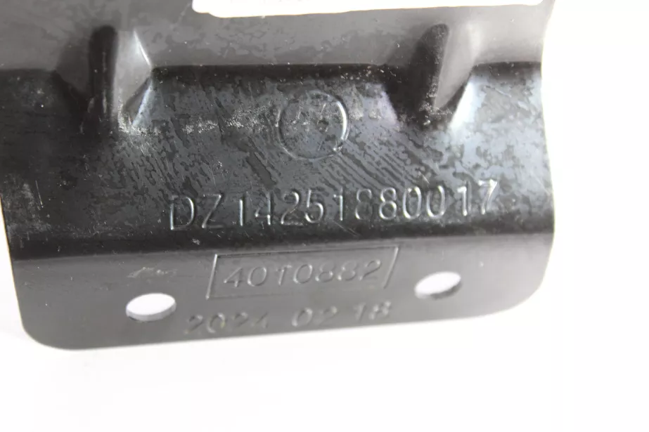 Кронштейн крепления козырька кабины (R) SHAANXI, X3000 для грузовиков *