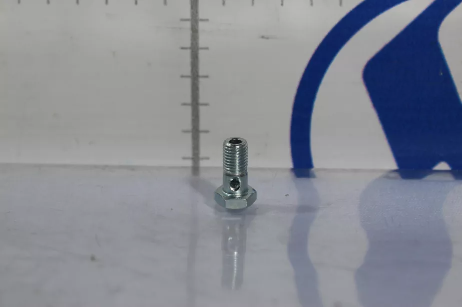 Болт штуцерный D8, L18, (крупная резъба) HOWO для грузовиков *