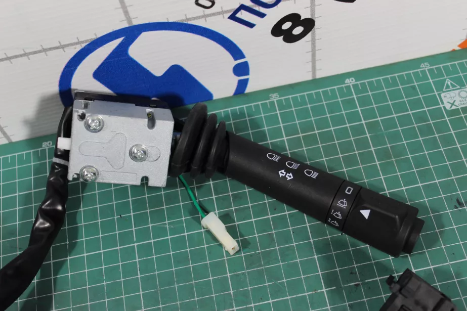 Переключатель подрулевой (L) SHAANXI, X3000 для грузовиков *